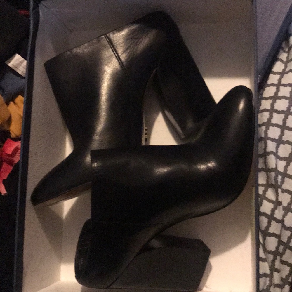 Pour la victories   Style EDAMC  (black mules)